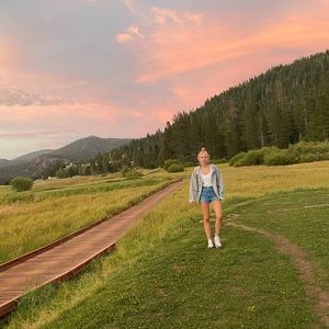 Meet your Posher, Meghan